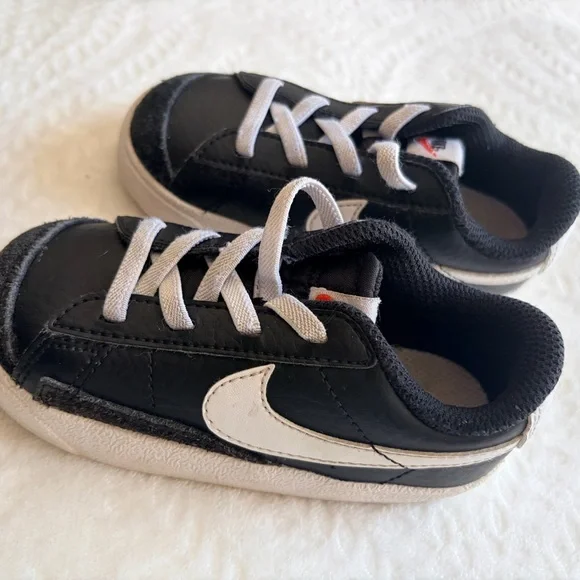 Nike Kids BLAZER LOW '77 TD 'BLACK WHITE' 8c - Picture 2 of 4